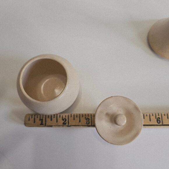 Dana Turpin Signed Pottery Three Piece Set Creamer, Sugar Bowl, Vase Tan Peach - Picture 5 of 10